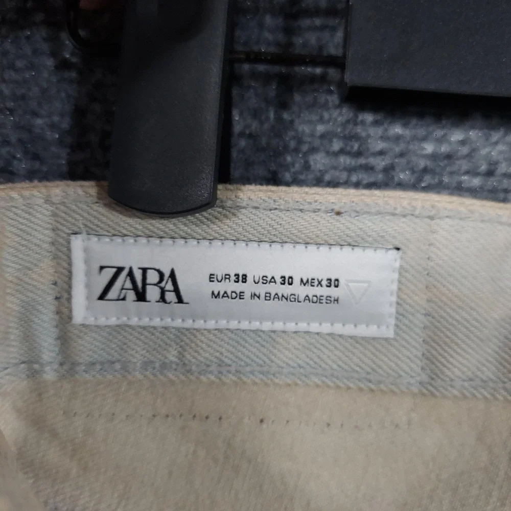 Zara Jeans Mens 30x31 Beige Light Wash Regular Straight Denim Pants Casual